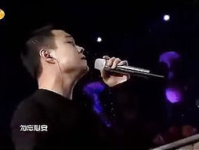小沈阳演唱会,东北笑星的音乐盛宴，沈阳站激情开唱”
